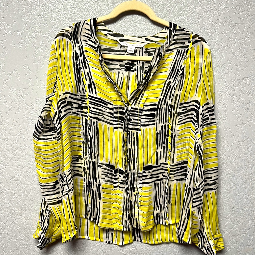 Diane von Furstenberg 100% Silk Assets Printed button down Black/Yellow Sz 12